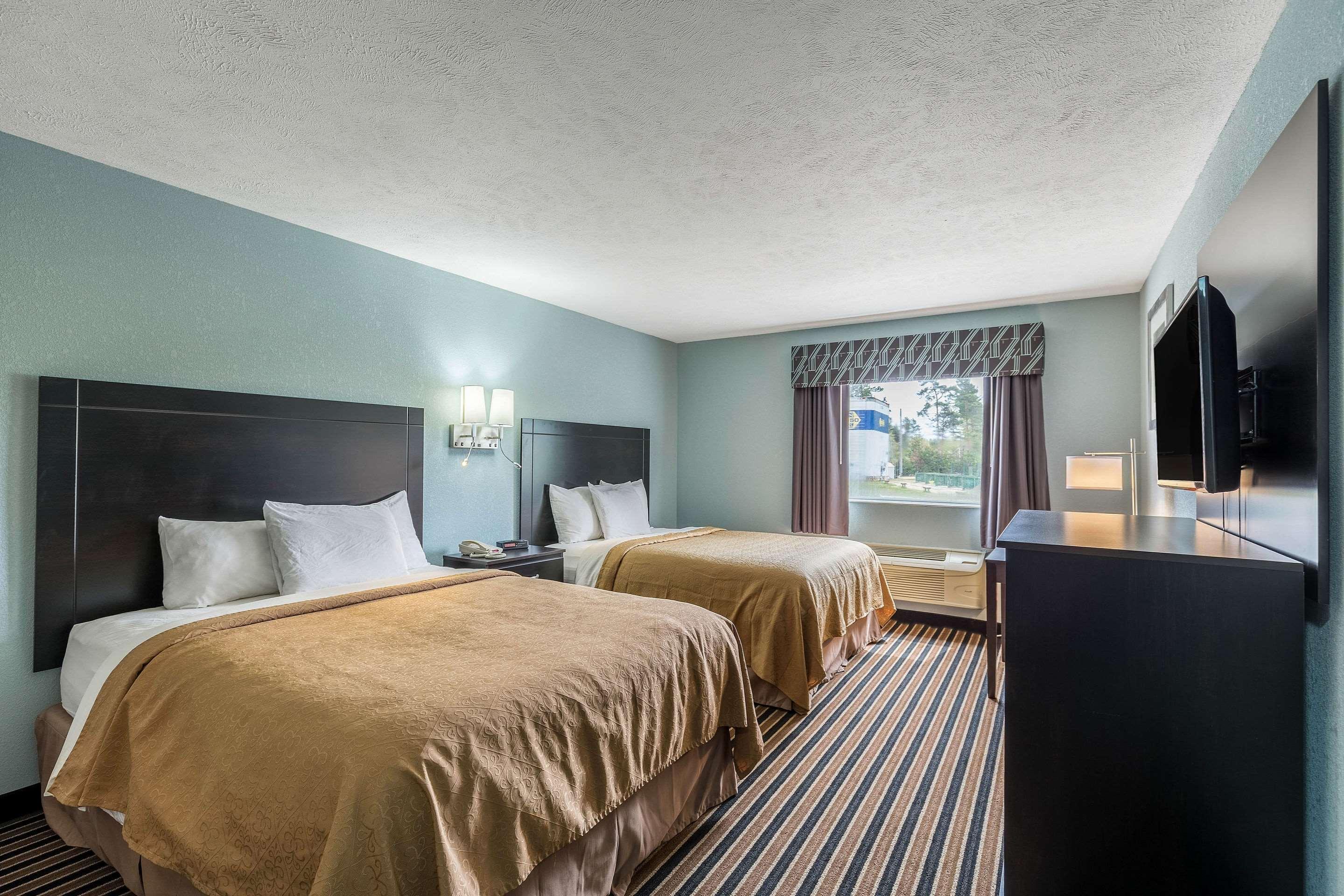 Rodeway Inn Ludington Bagian luar foto
