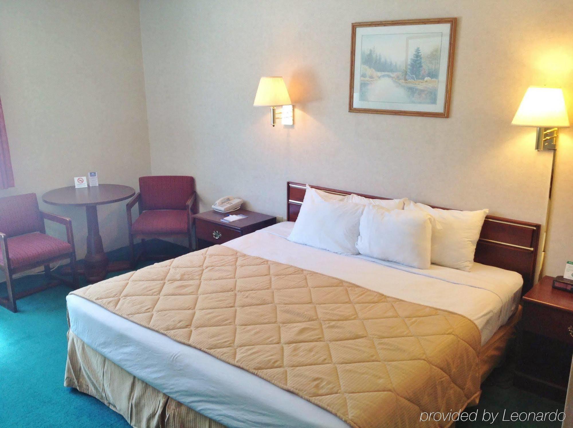 Rodeway Inn Ludington Bagian luar foto