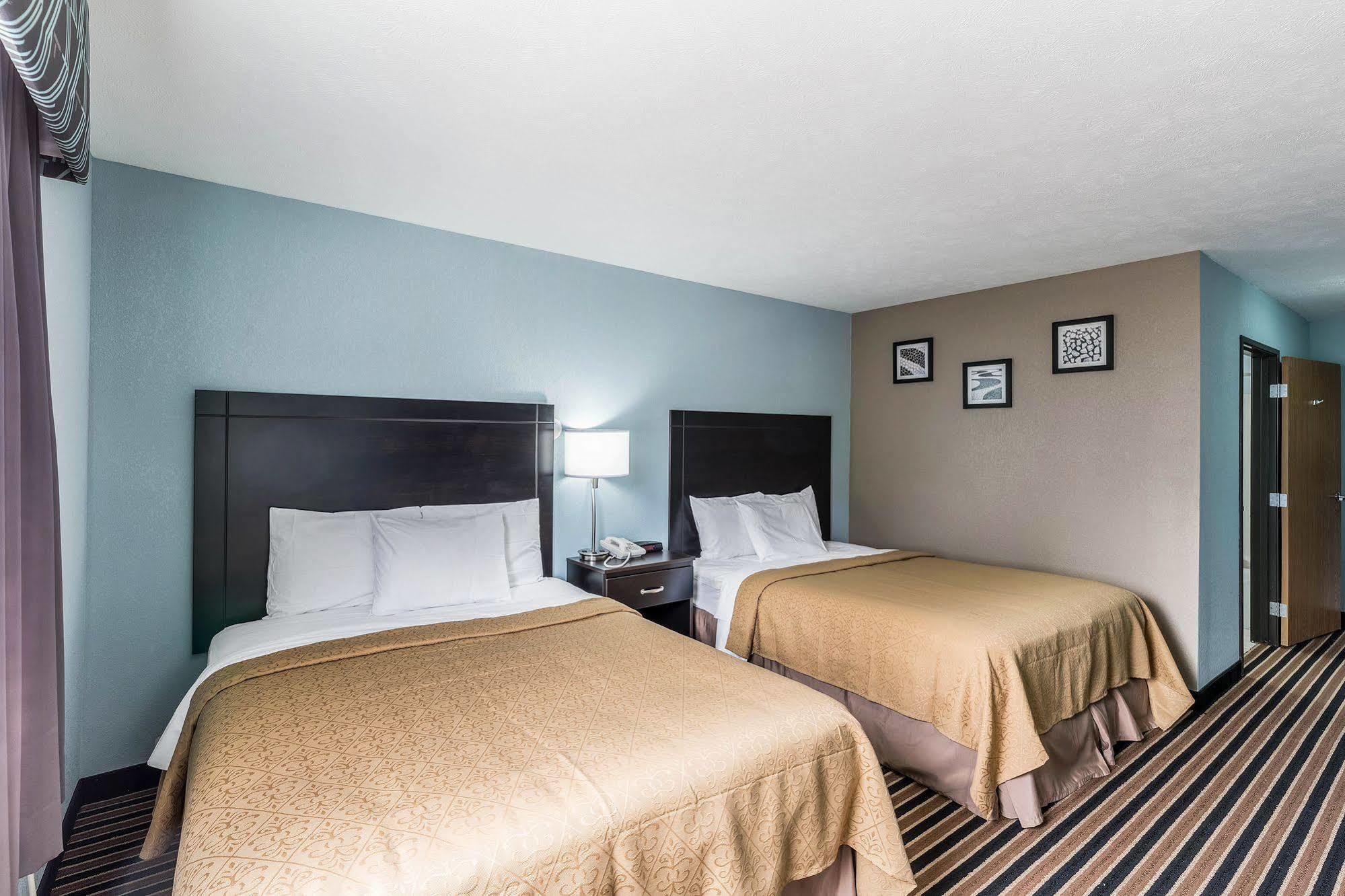 Rodeway Inn Ludington Bagian luar foto
